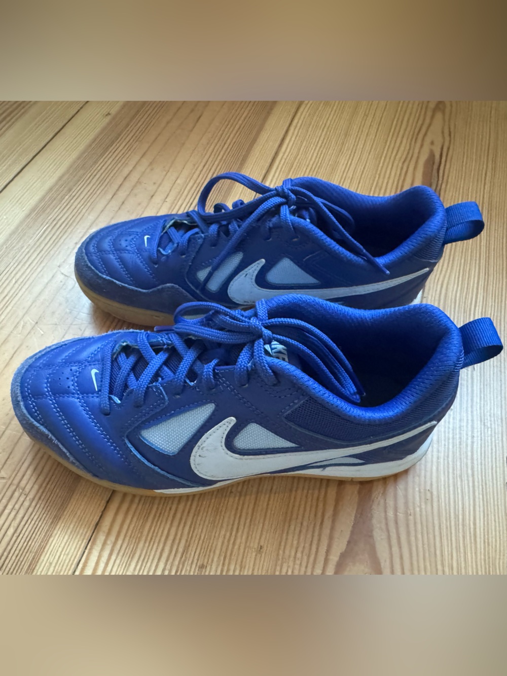 Nike Gato Big Kids Size 4 Indoor Soccer Shoes